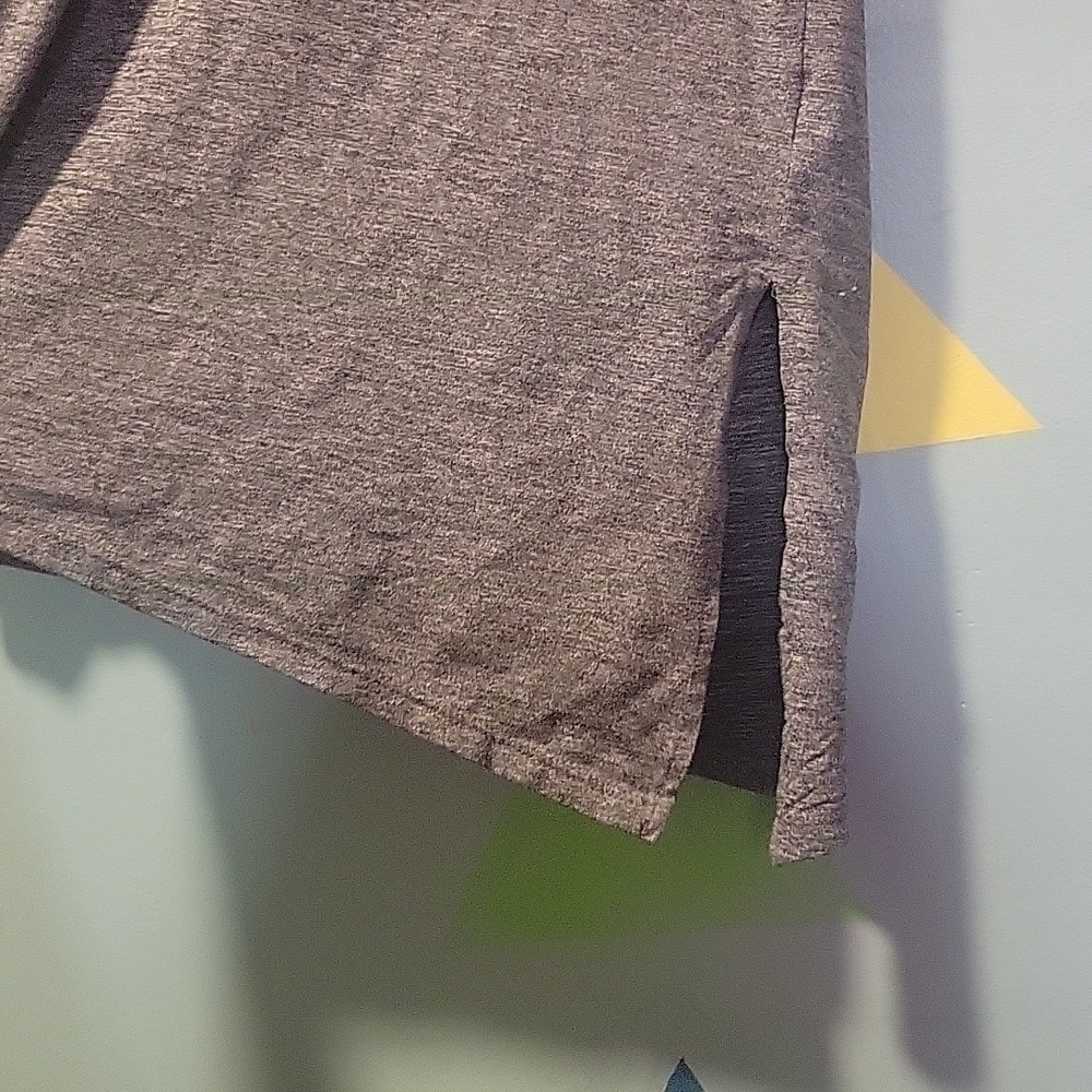 Champion Duodry Women's Gray Asymmetrical Short Sleeve Size Medium - Picture 2 of 7